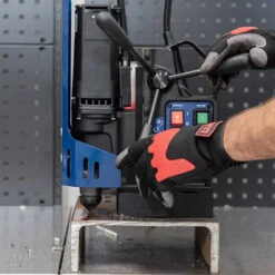 HOLEMAKER PRO42 MAGNETIC BASE DRILL, CAP: 42MM DIA X 52MM -Tool Works Store eyJidWNrZXQiOiJ3ZWItbmluamEtaW1hZ2VzIiwia2V5IjoiaW5kdXN0cmlhbHRvb2xzXC9pbWFnZXNcL3Byb2RpbWdcLzcwNzZfNS5qcGciLCJlZGl0cyI6eyJyZXNpemUiOnsid2lkdGgiOjQ4MCwiaGVpZ2h0Ijo0ODAsImZpdCI6Imlu