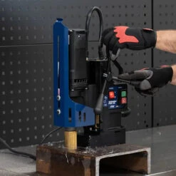 HOLEMAKER PRO42 MAGNETIC BASE DRILL, CAP: 42MM DIA X 52MM -Tool Works Store eyJidWNrZXQiOiJ3ZWItbmluamEtaW1hZ2VzIiwia2V5IjoiaW5kdXN0cmlhbHRvb2xzXC9pbWFnZXNcL3Byb2RpbWdcLzcwNzZfNy5qcGciLCJlZGl0cyI6eyJyZXNpemUiOnsid2lkdGgiOjQ4MCwiaGVpZ2h0Ijo0ODAsImZpdCI6Imlu